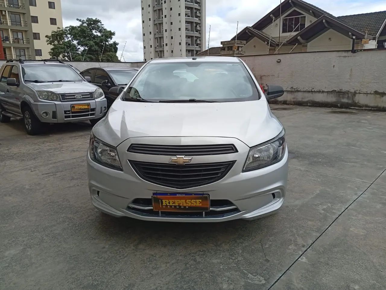 Chevrolet Onix JOY Hatch 1.0 8V Flex Mec. 4P, foto 3 de 12