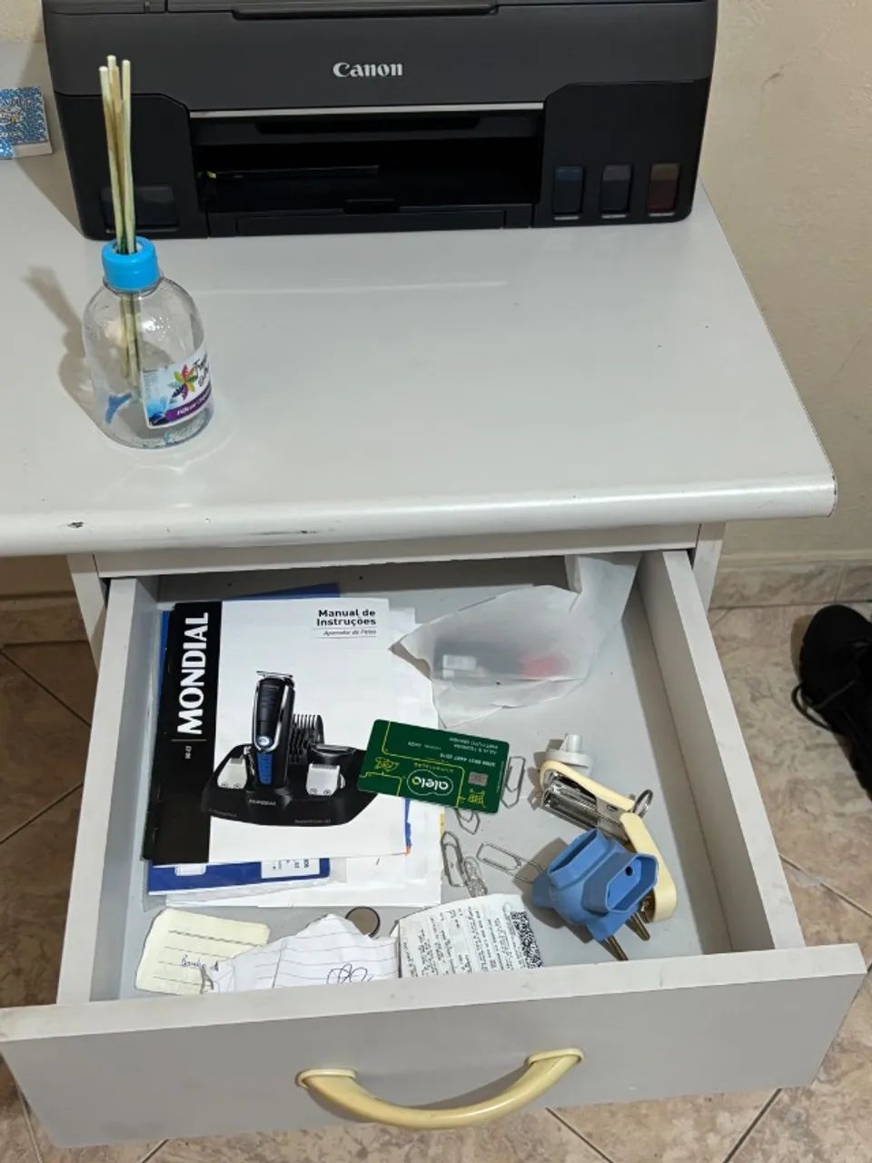 Mesa de escritório e computador - Foto 3