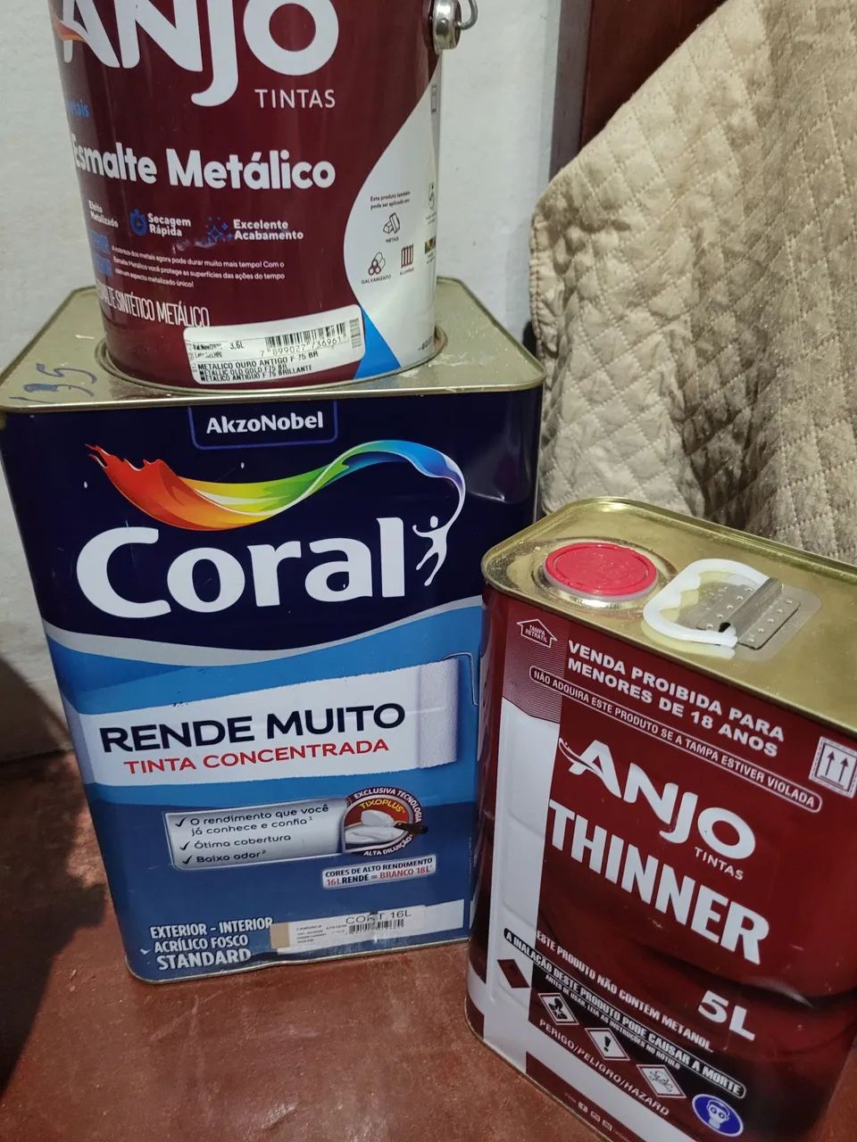 Tudo lacrada. 