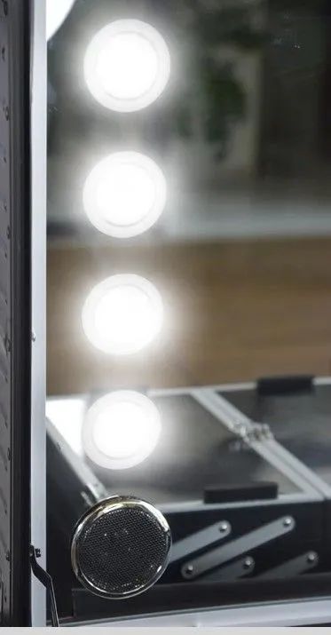 LACRADO-Maleta Profissional de Maquiagem Klass Vough Camarim Prata Com Luz Led Bluetooth - Foto 3