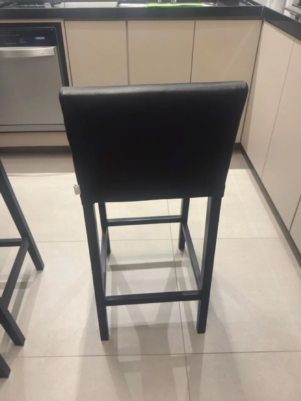 Banqueta de courino preta  - Foto 4