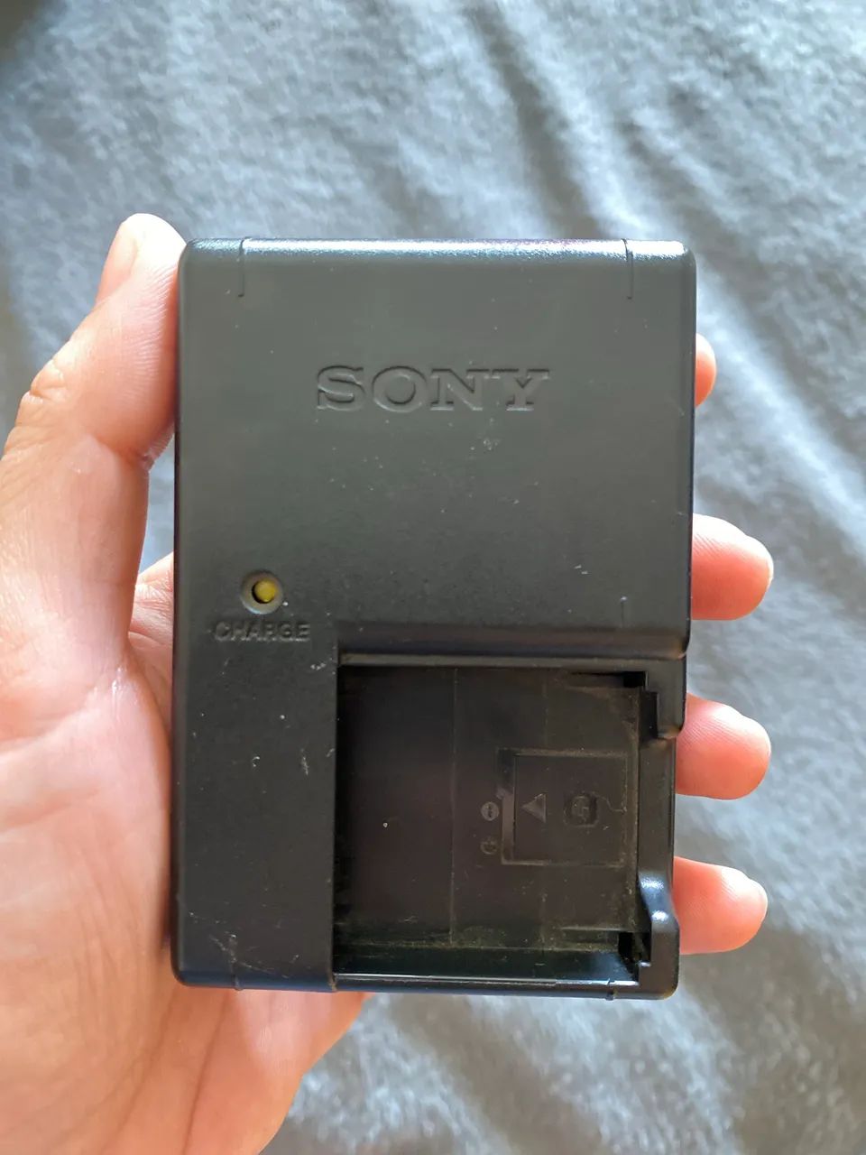 Carregador de bateria (câmera Sony)