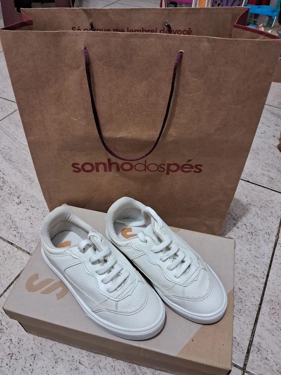 Tênis  casual branco da marca sonho dos pés 