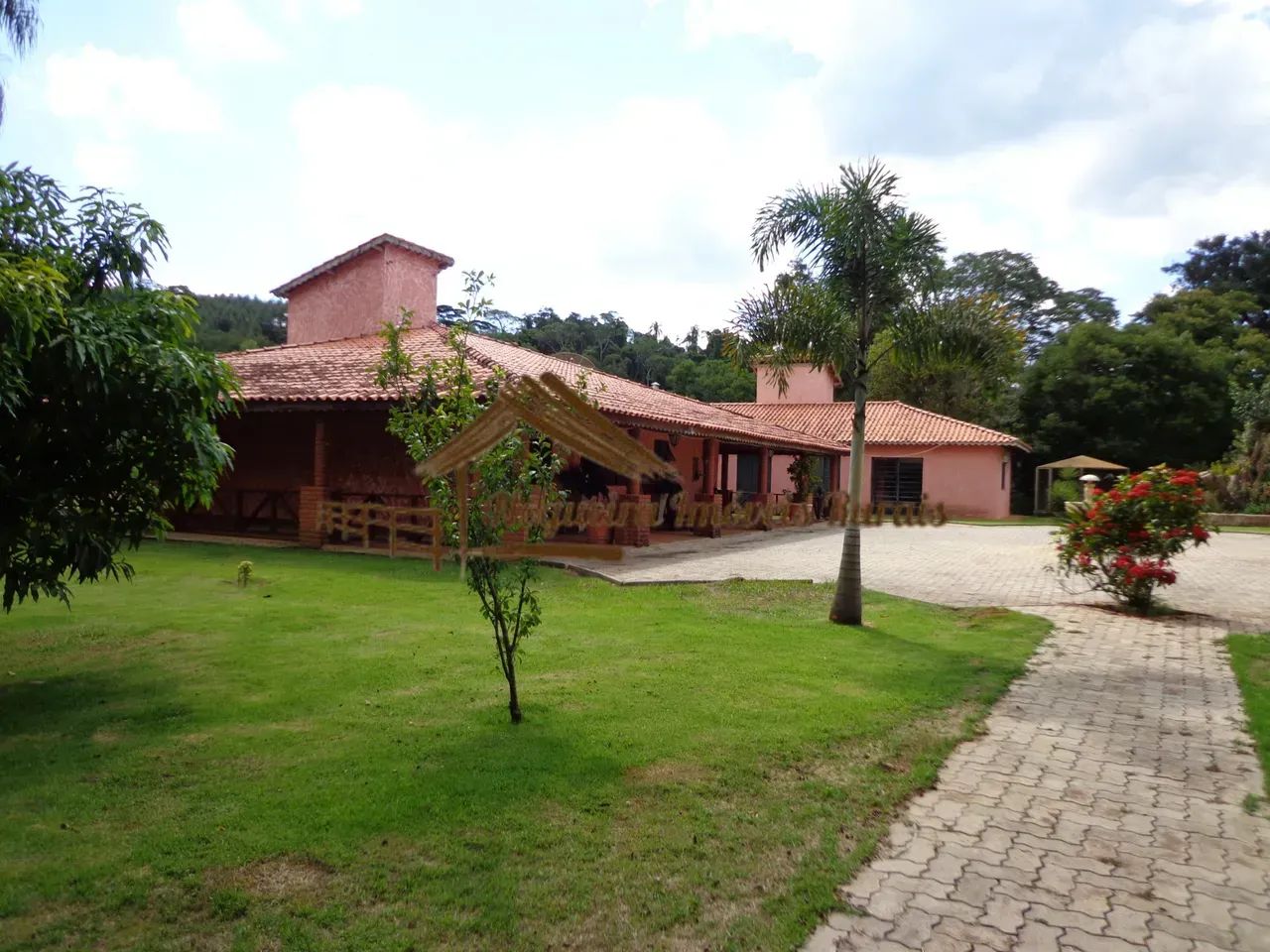 Sitio com 9 alqueires na região de Porangaba/SP