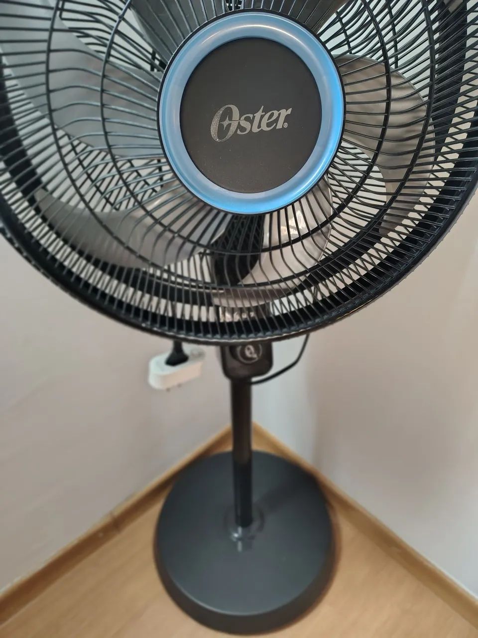 Ventilador de coluna semi-novo 