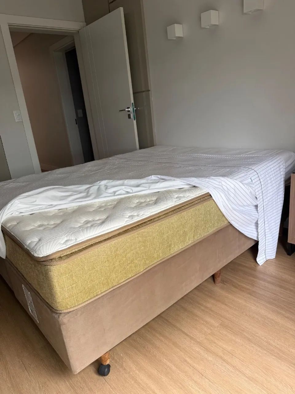 Cama box Queem novinha  - Foto 2