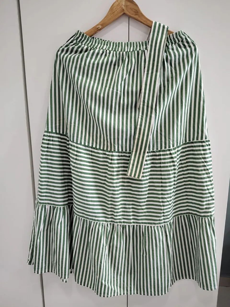 Saia midi estilo "três marias"