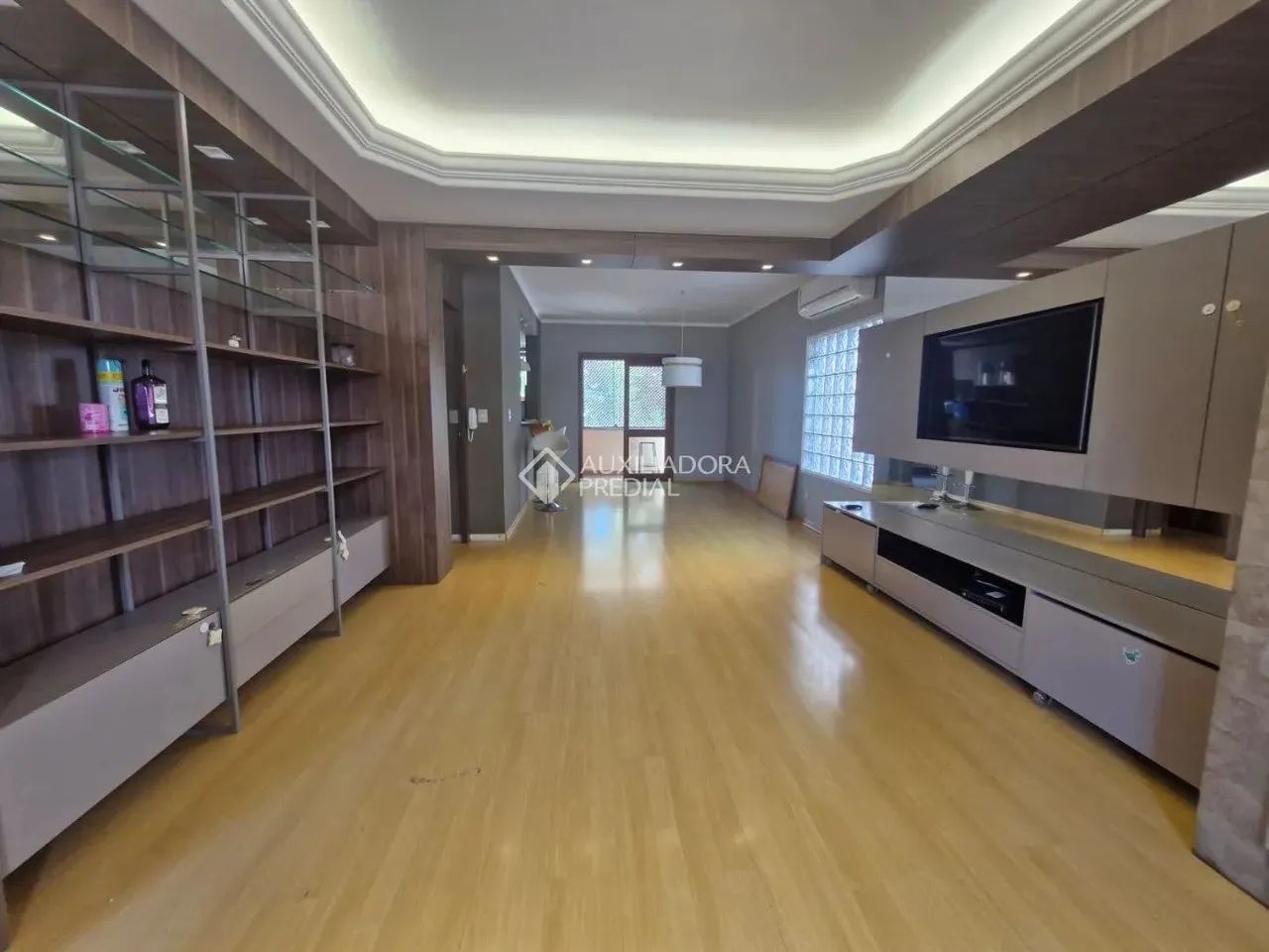 Casa com 3 quartos e 2 vagas de garagem no bairro Tristeza - Foto 2