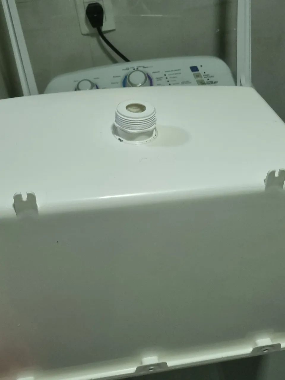Tanque branco para lavar roupas477331351835791363