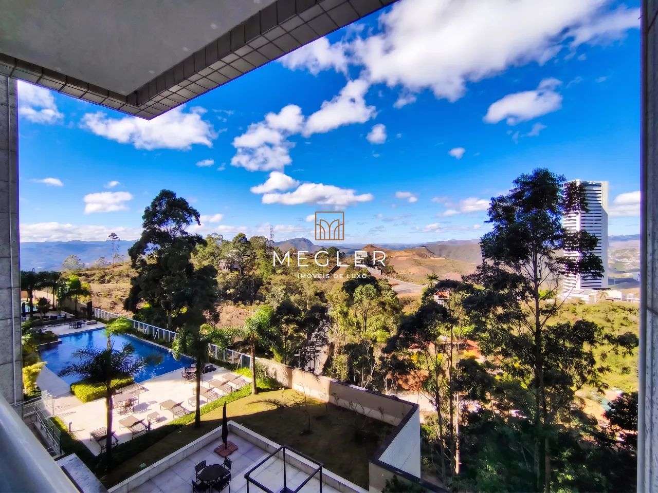 Apartamento 2 suítes (77m²) com varanda e 2 vagas no Vila da Serra em Nova Lima