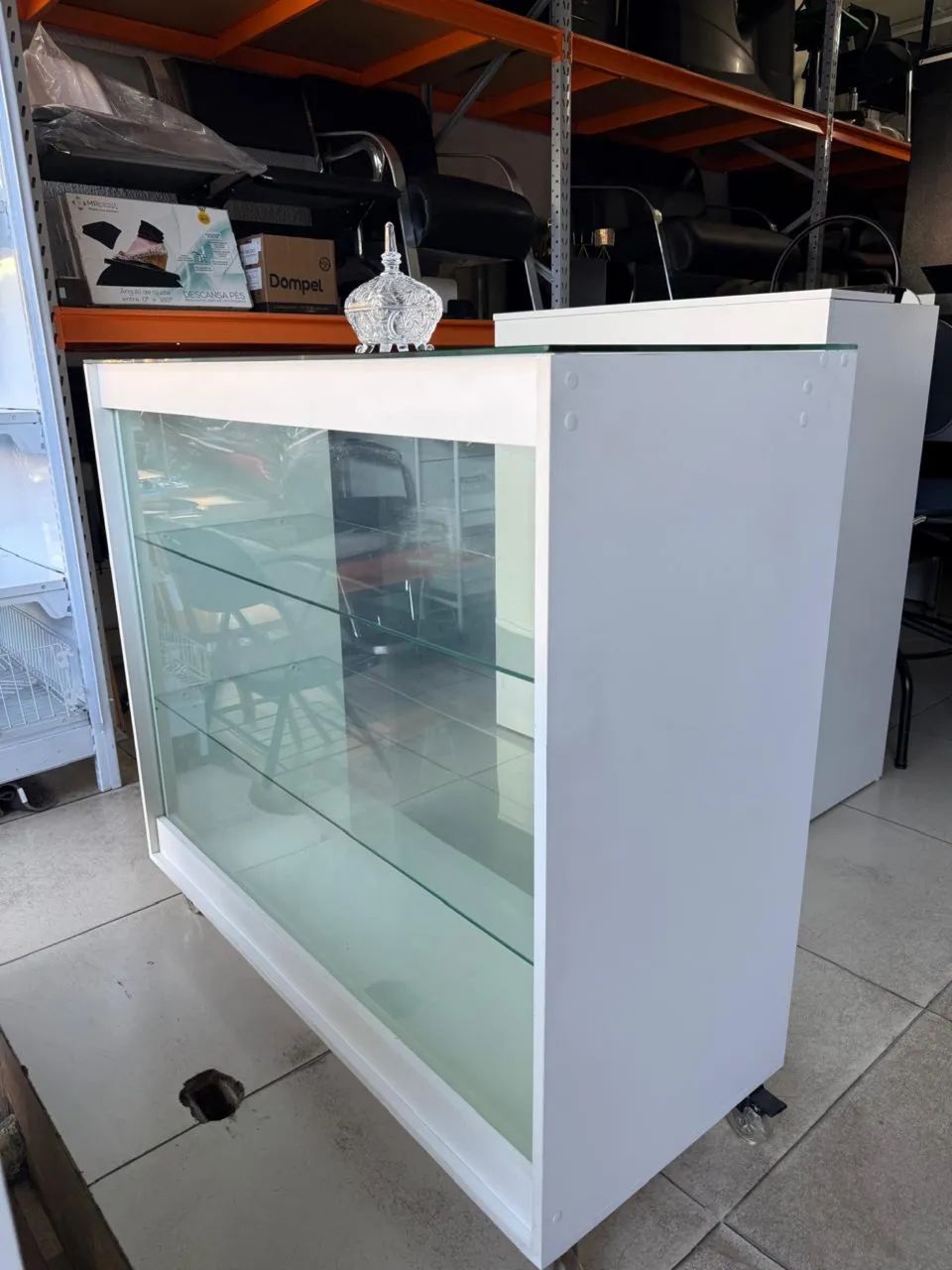Balcão vitrine 102 x45 x110 largura - Foto 2