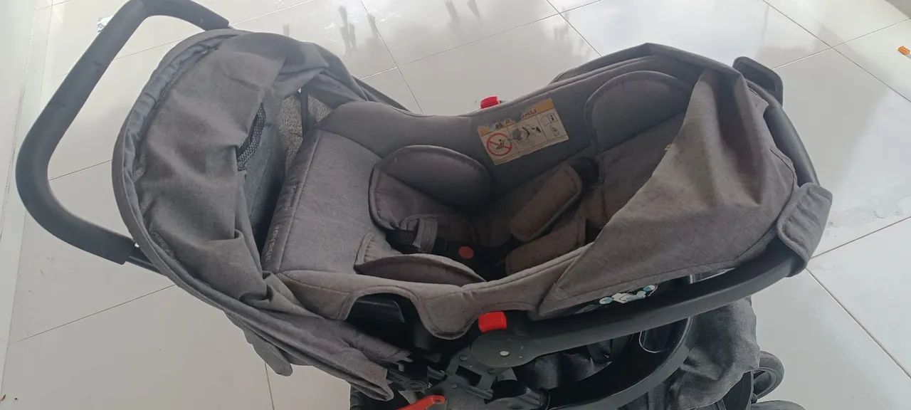 Carrinho de bebê com bebê conforto  - Foto 4