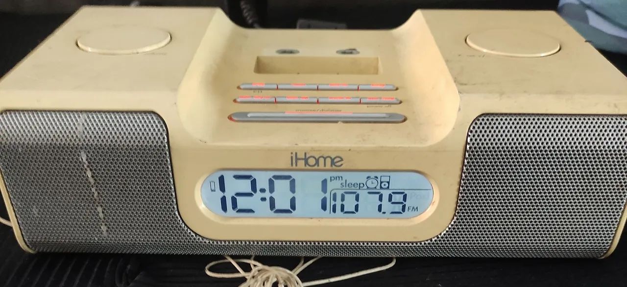 Rádio relógio e com entrada para ipod IHome 