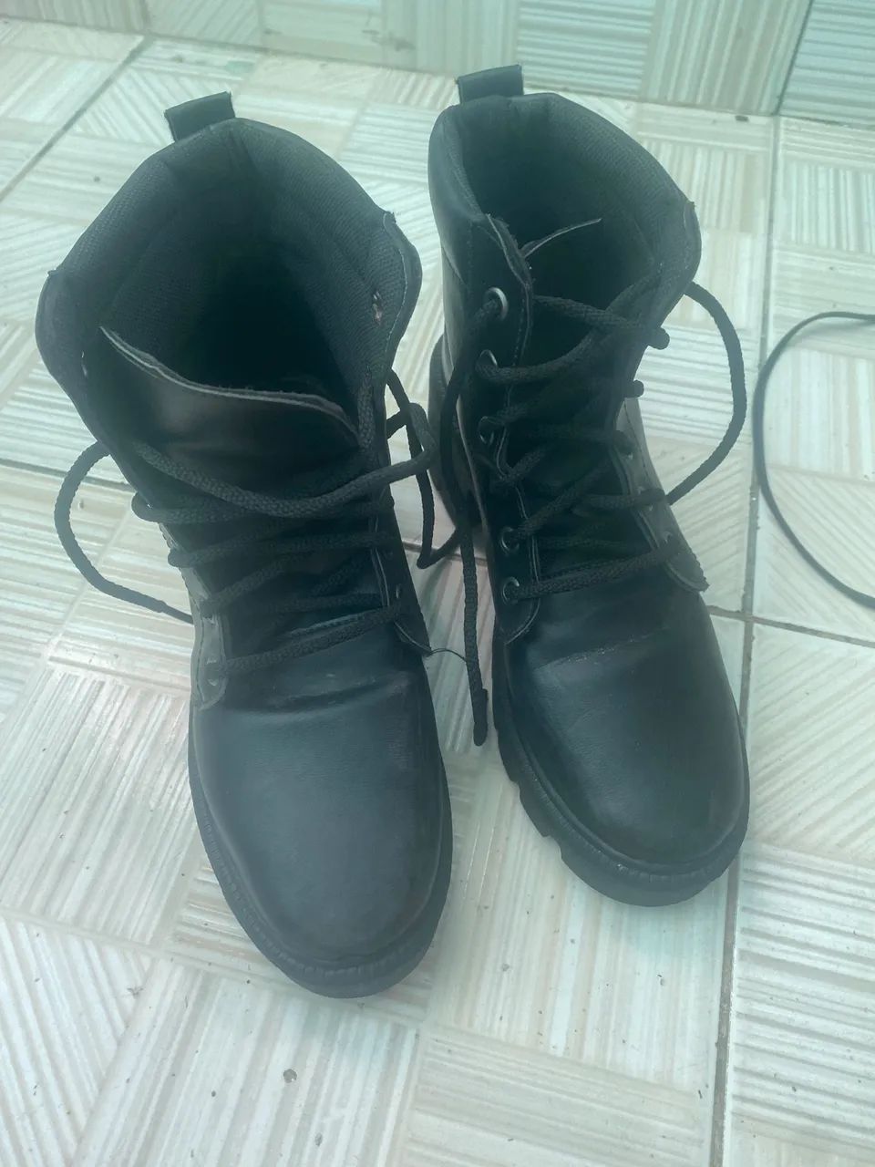 Vendo bota  tamanho 35 - Foto 2