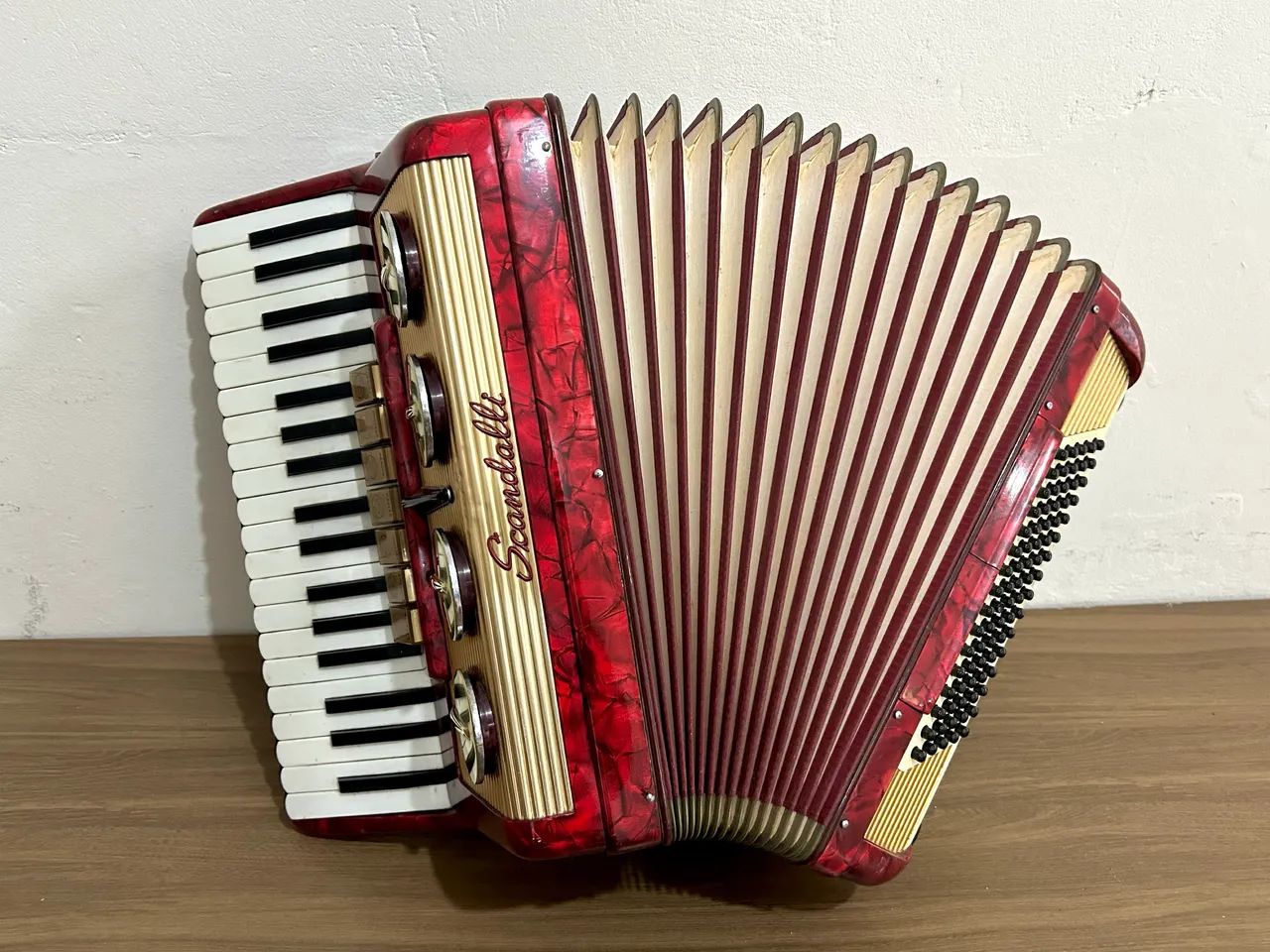Acordeon Sanfona Scandalli 80 baixos - Foto 2