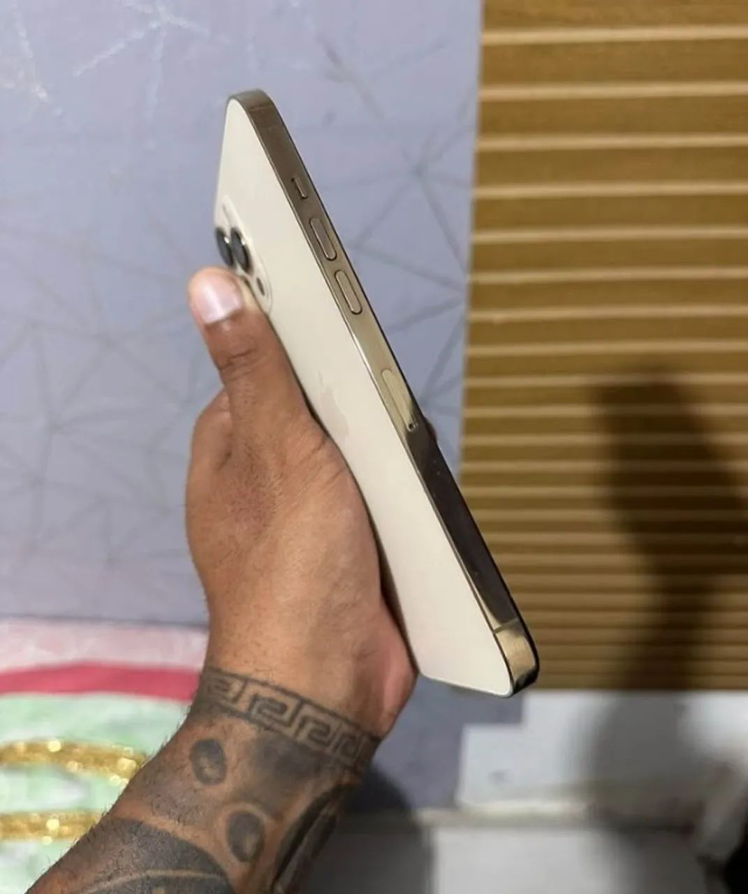 Iphone 12 pro max dourado  - Foto 4