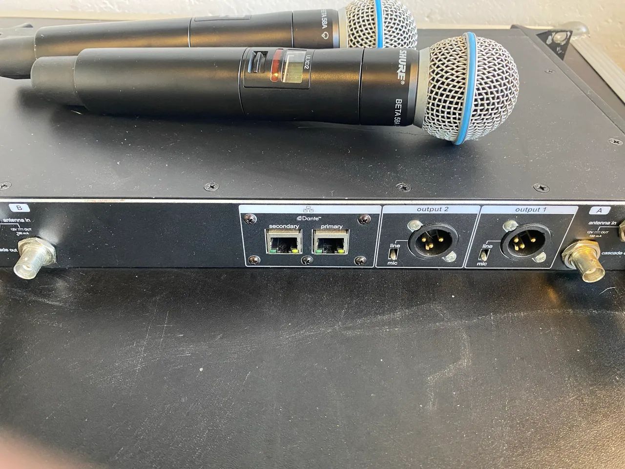 Microfone Shure sem fio duplo ULDX  - Foto 4