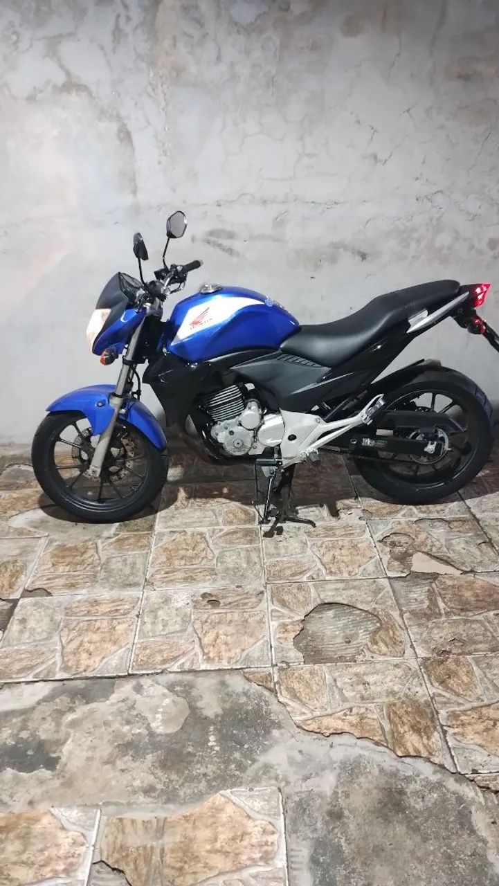MOTO CB300