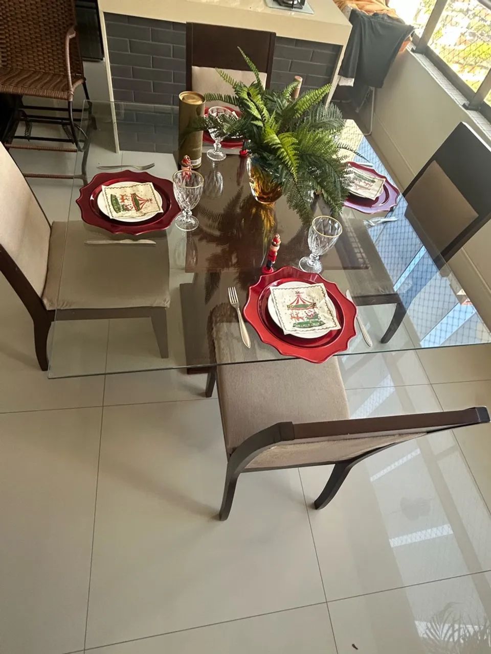OPORTUNIDADE: MESA DE JANTAR E CADEIRAS INCLUSAS  - Foto 3