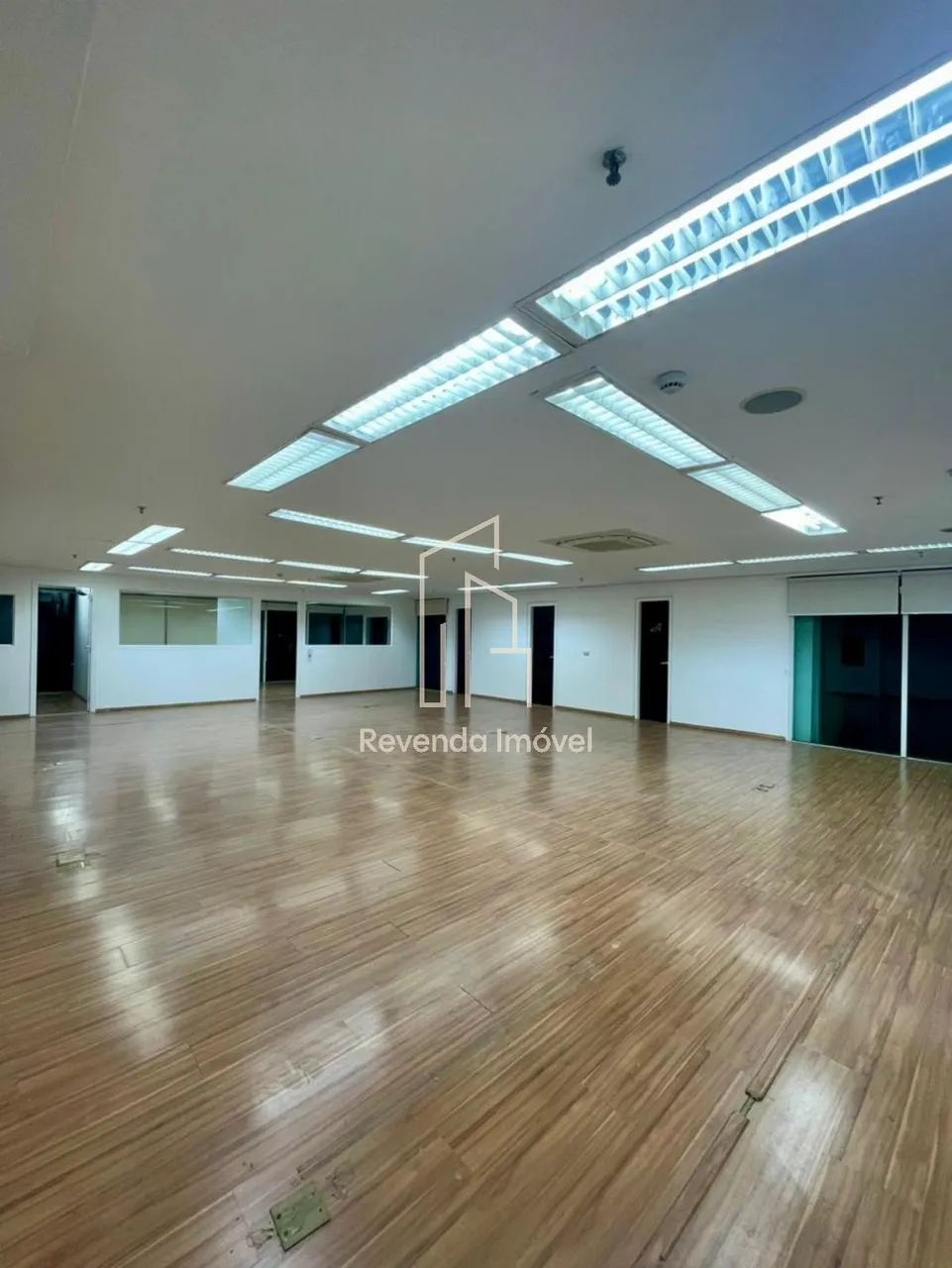 Sala Comercial à Venda em Alphaville Centro Industrial e Empresarial: 210m², 2 banheiros,  - Foto 5