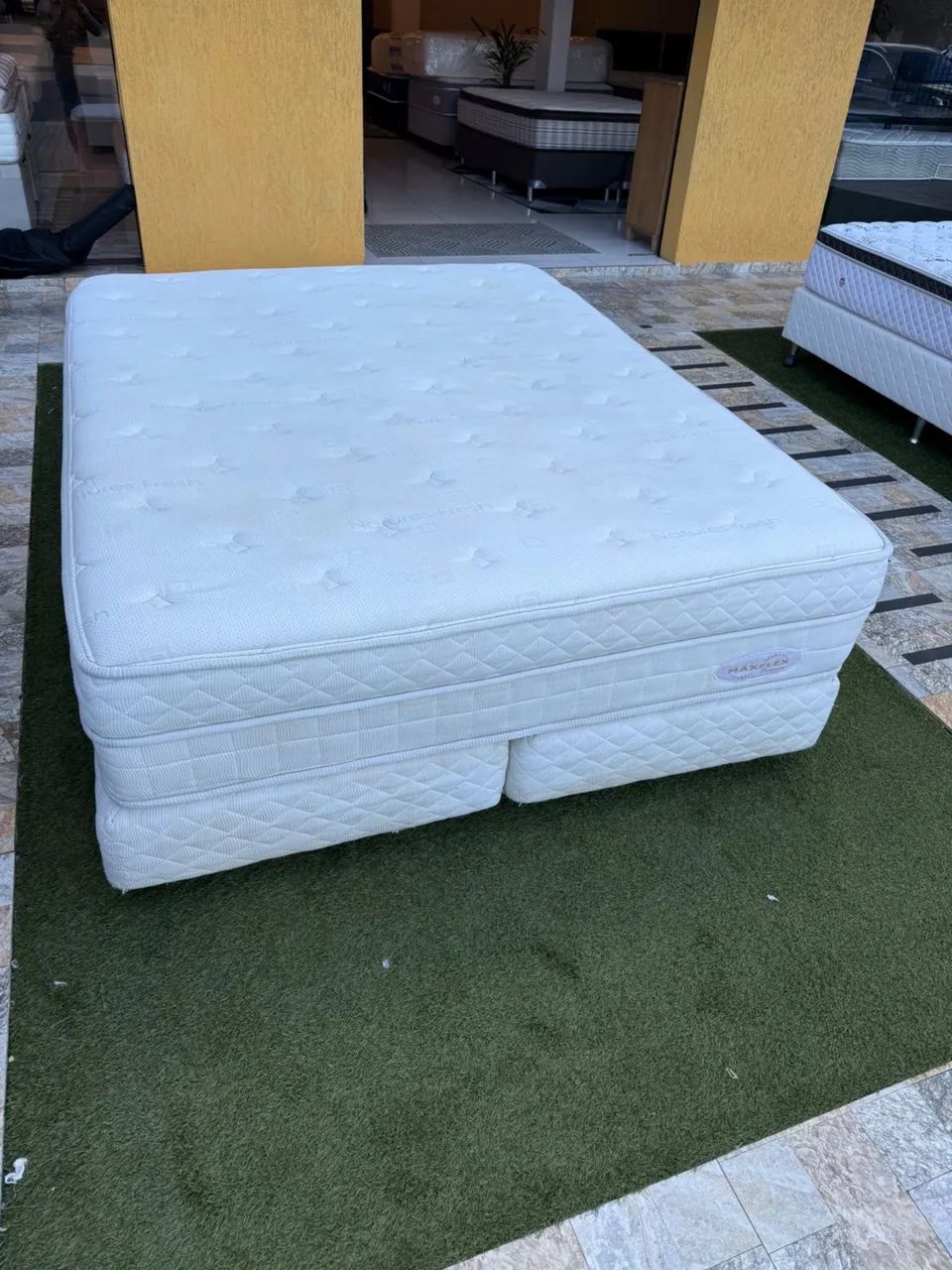 Cama box QUEEN MAXFLEX LÁTEX SEMINOVO -