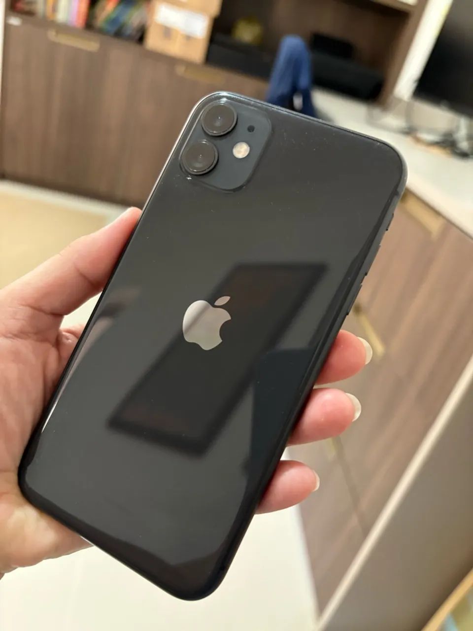 iPhone 11 - 64 gb - excelente estado - bateria 83% -  com caixa e cabo  - Foto 2