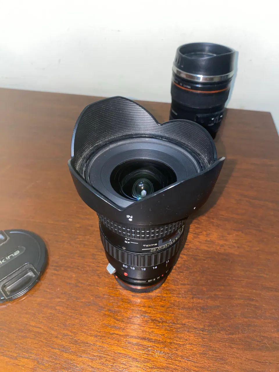 Lente Tokina F2.8 Para canon com adaptador Sony - Foto 4