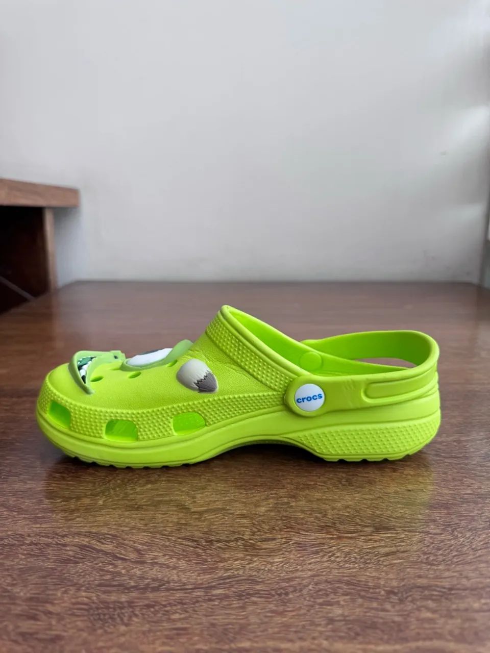 Crocs Disney Monstros s.a Mike Wasowski num.35 - Foto 3