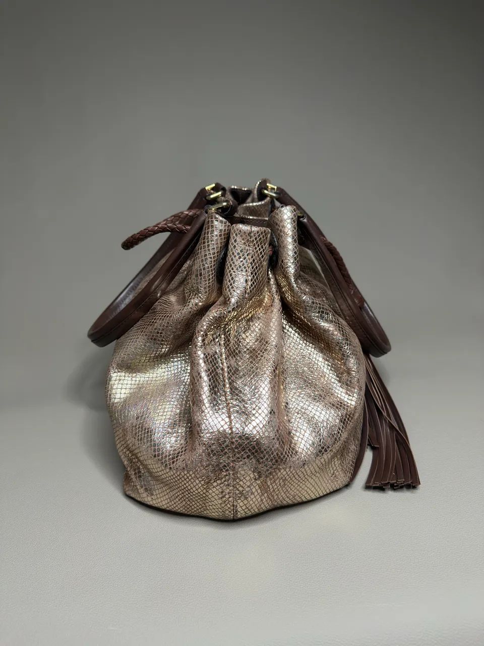 bolsa luz da lua couro legítimo dourada - Foto 4