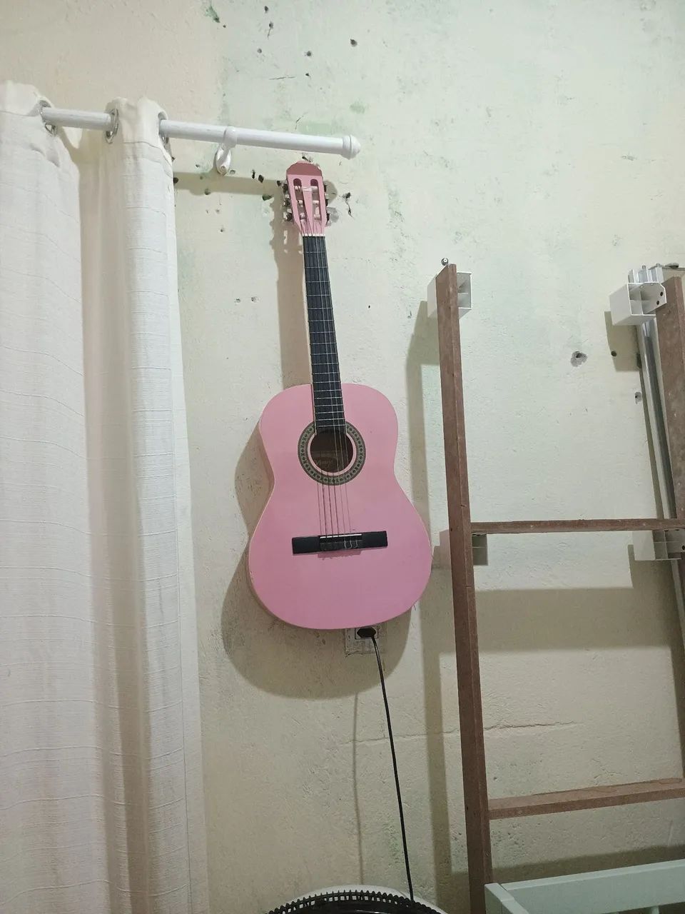 Vende se um violao