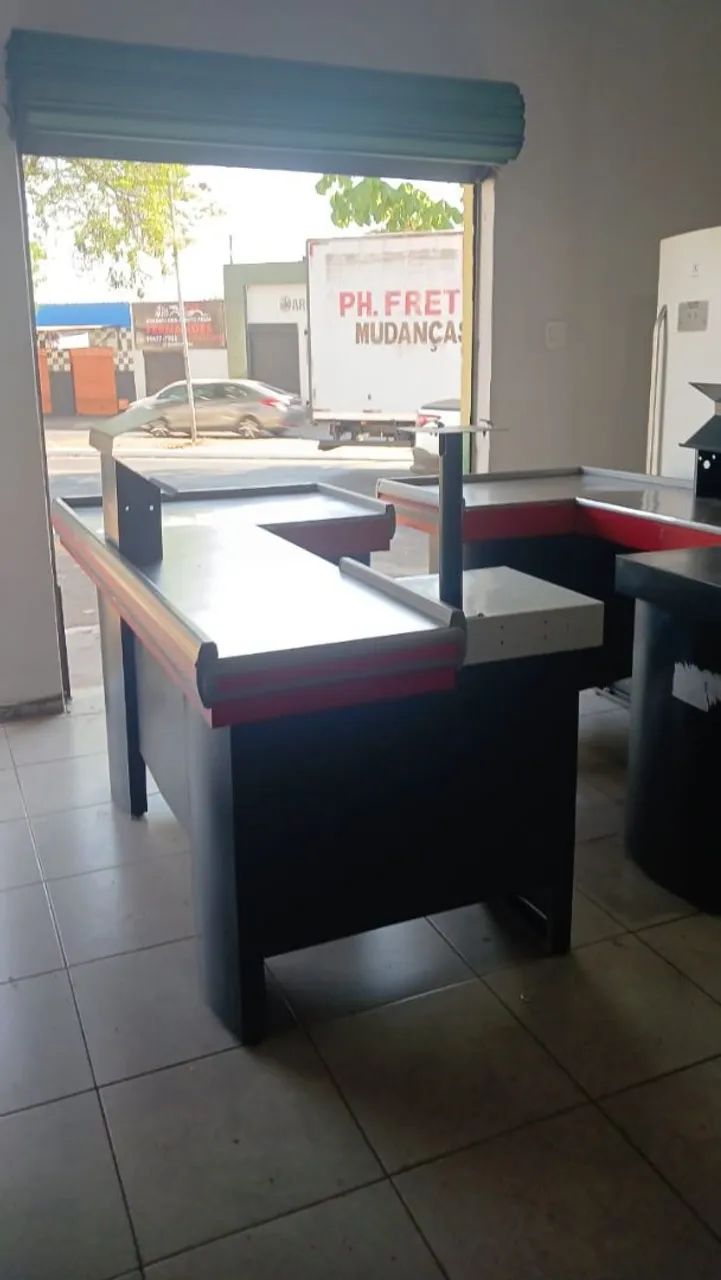Vendo 02 checkouts 2 metros lado esq e dir. - Foto 4