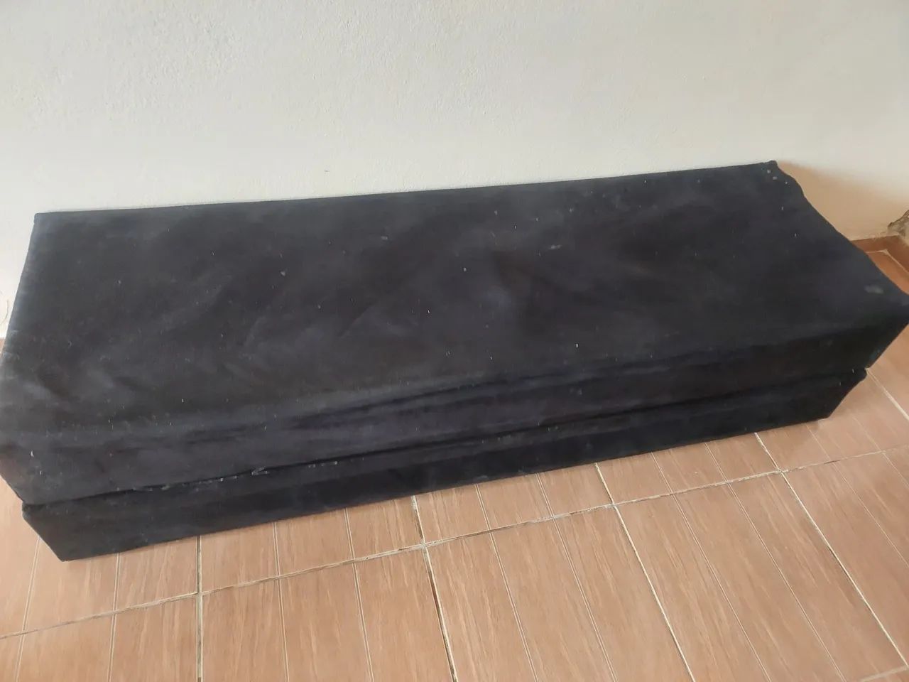 FOR DONATION SIMPLE SOFA65104746551042121