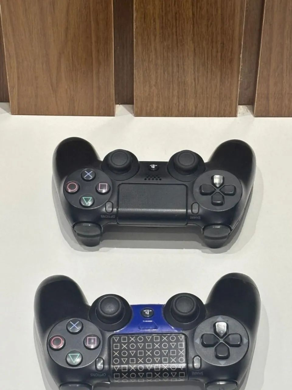 CONTROLES PS4 (1 ORIGINAL + 1 PARALELO) - Foto 2
