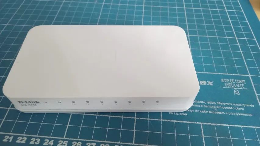 Conector internet Switch fast ethernet D--Link Des-1008A 8 pontos