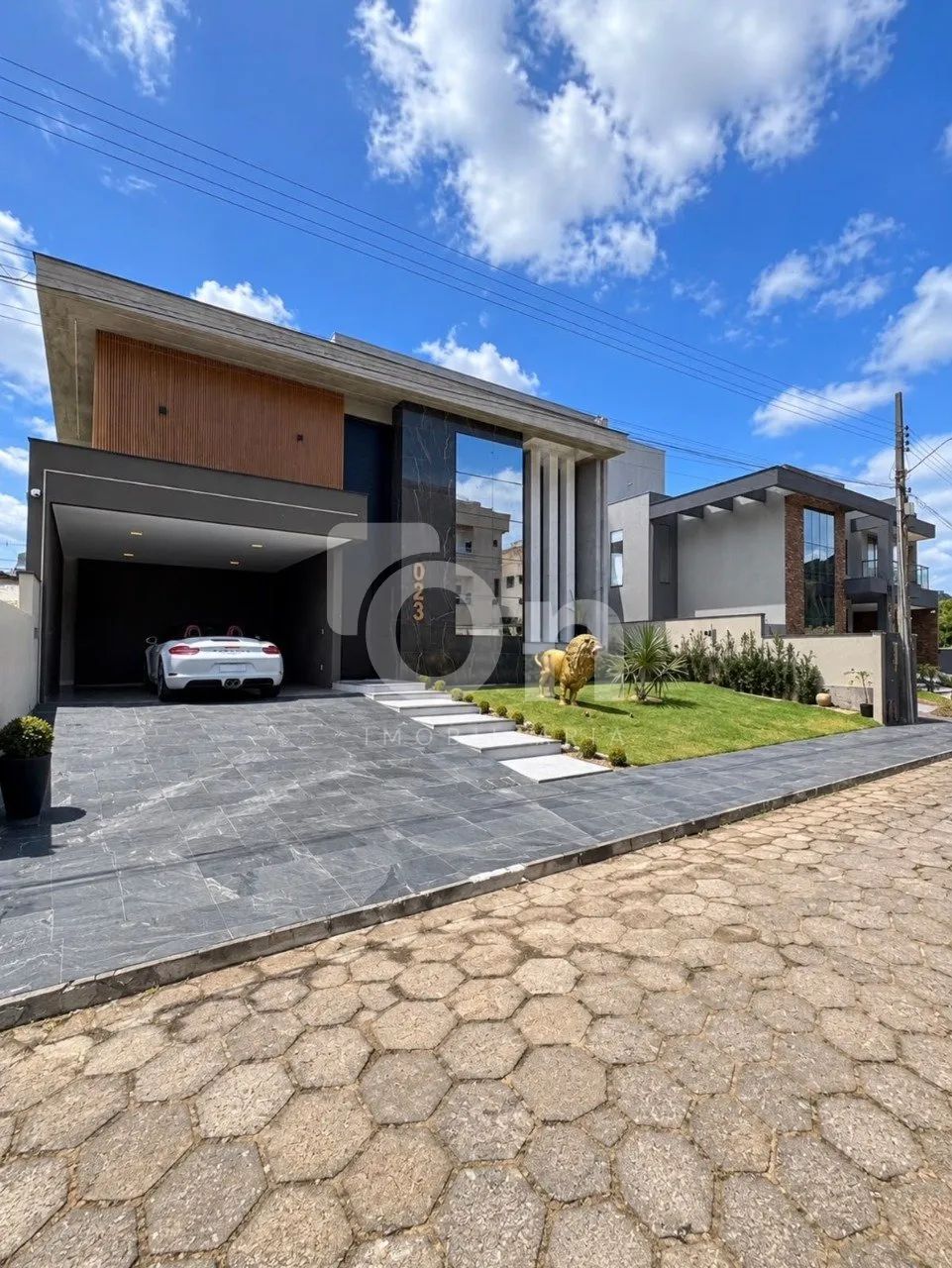 Casa de 5 dormitórios no Ingleses do Rio Vermelho