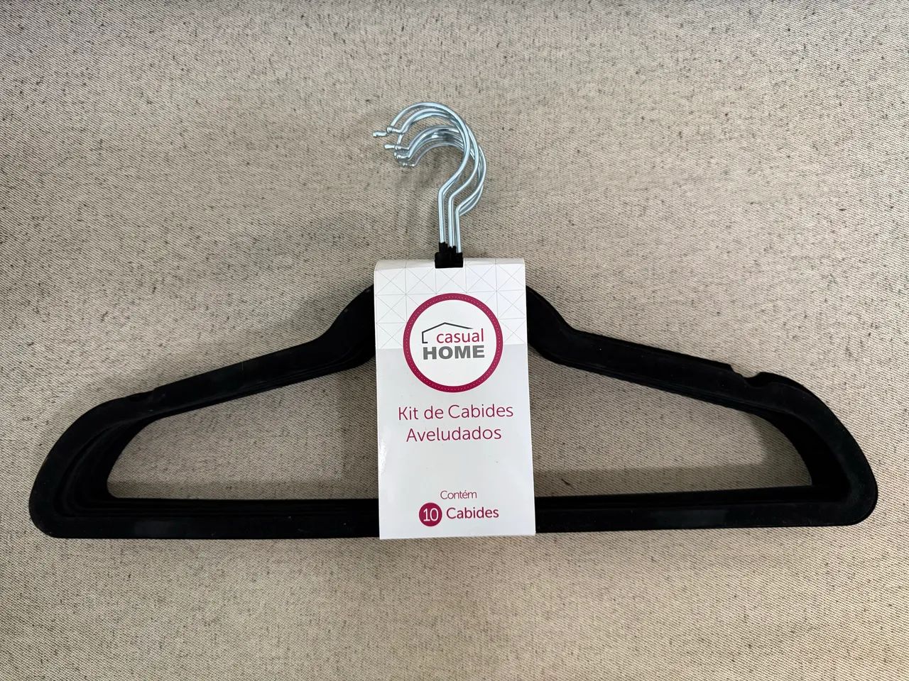 Kit de 10 cabides aveludados pretos