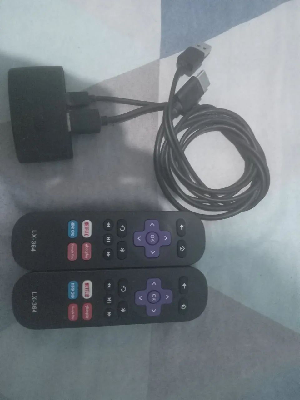 dispositivo para tv e projetor roku tv . funciona perfeitamente. com dois controles.   - Foto 3