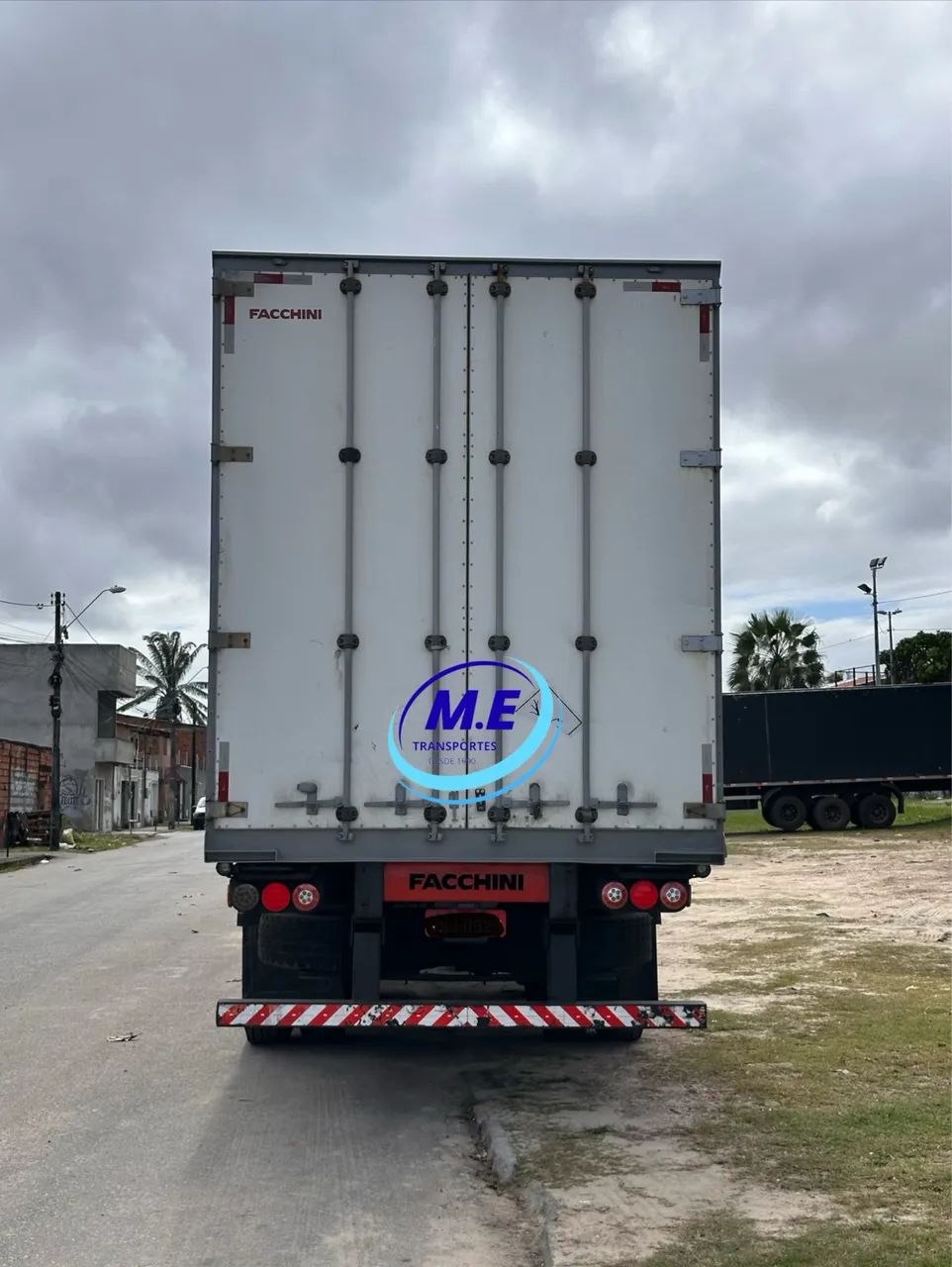 19-320 + Carreta Baú  - Foto 4