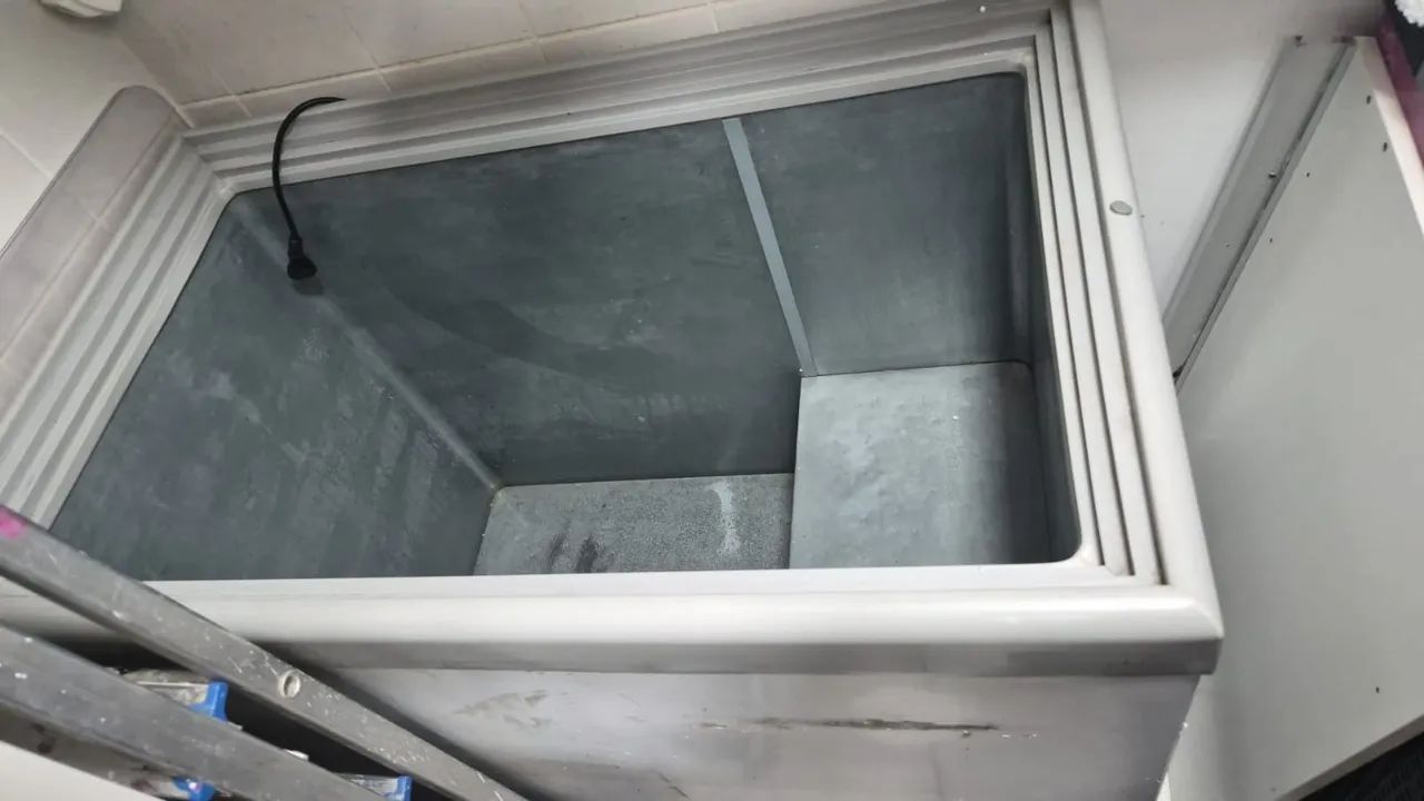 Freezer horizontal com tampas de vidro 220v - Foto 2