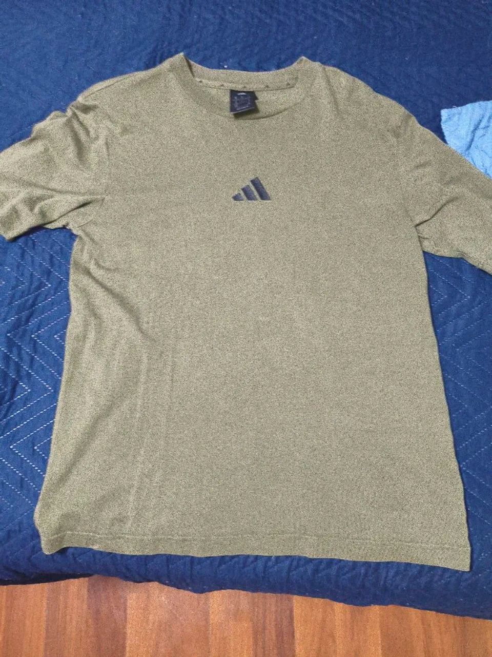 Adidas Essentials Small logo