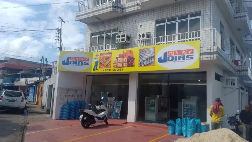 Prédio Comercial e Residencial c/ Ponto Comercial e 4 Apartamentos no Planalto - Foto 2