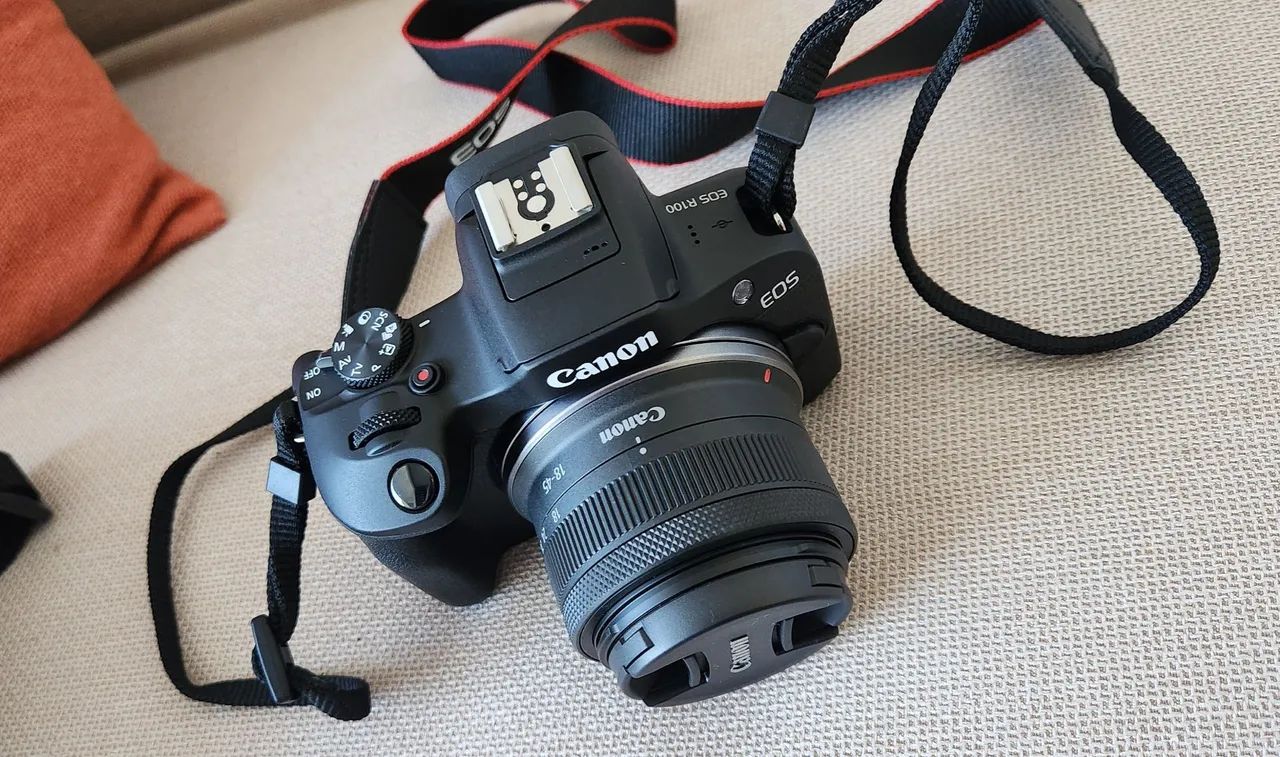 Câmera Canon R100