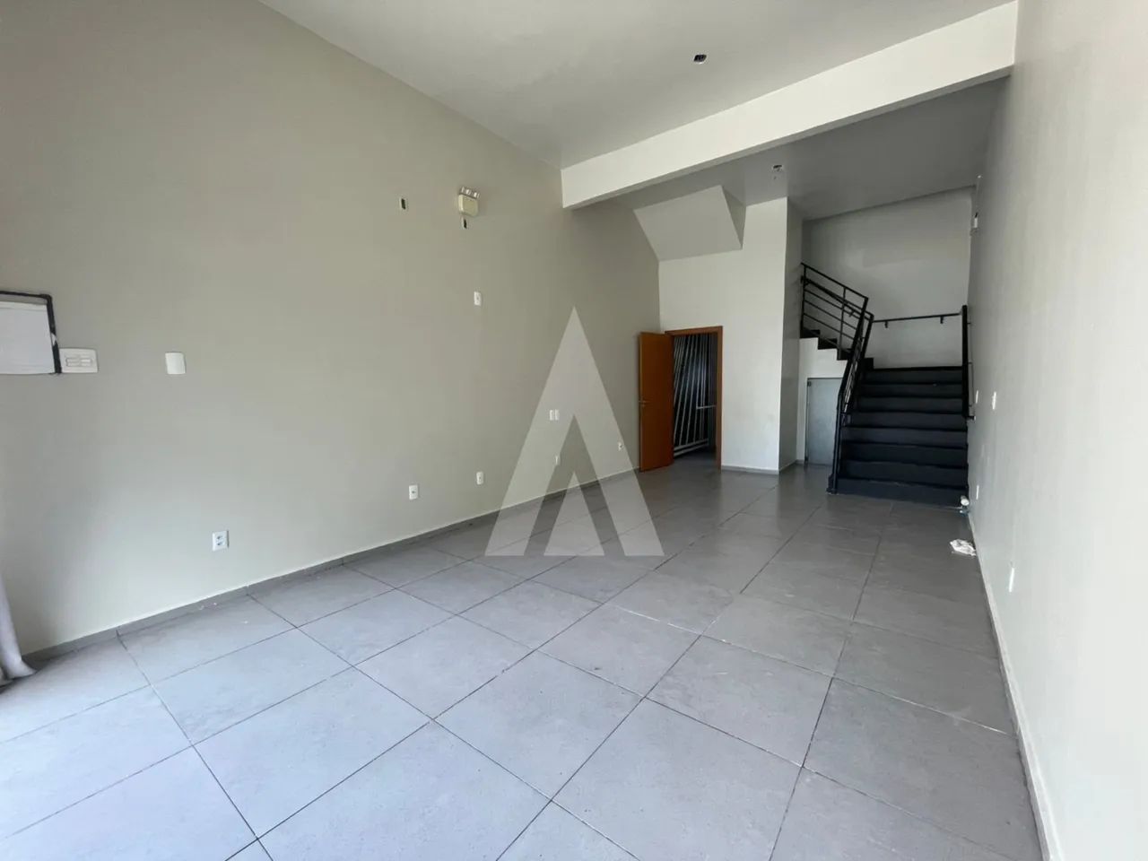 Loja com mezanino, 73m² no centro de Joinville. - Foto 3