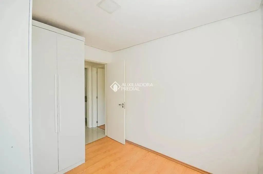 Imóvel para aluguel possui 60 metros quadrados com 2 quartos em Menino Deus - Porto Alegre - Foto 12