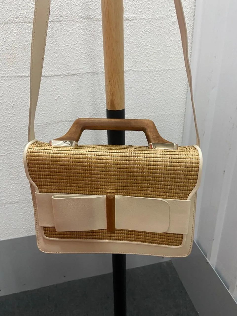 LINDA BOLSA EM COURO DA AREZZO NOVA COM ETIQUETA 