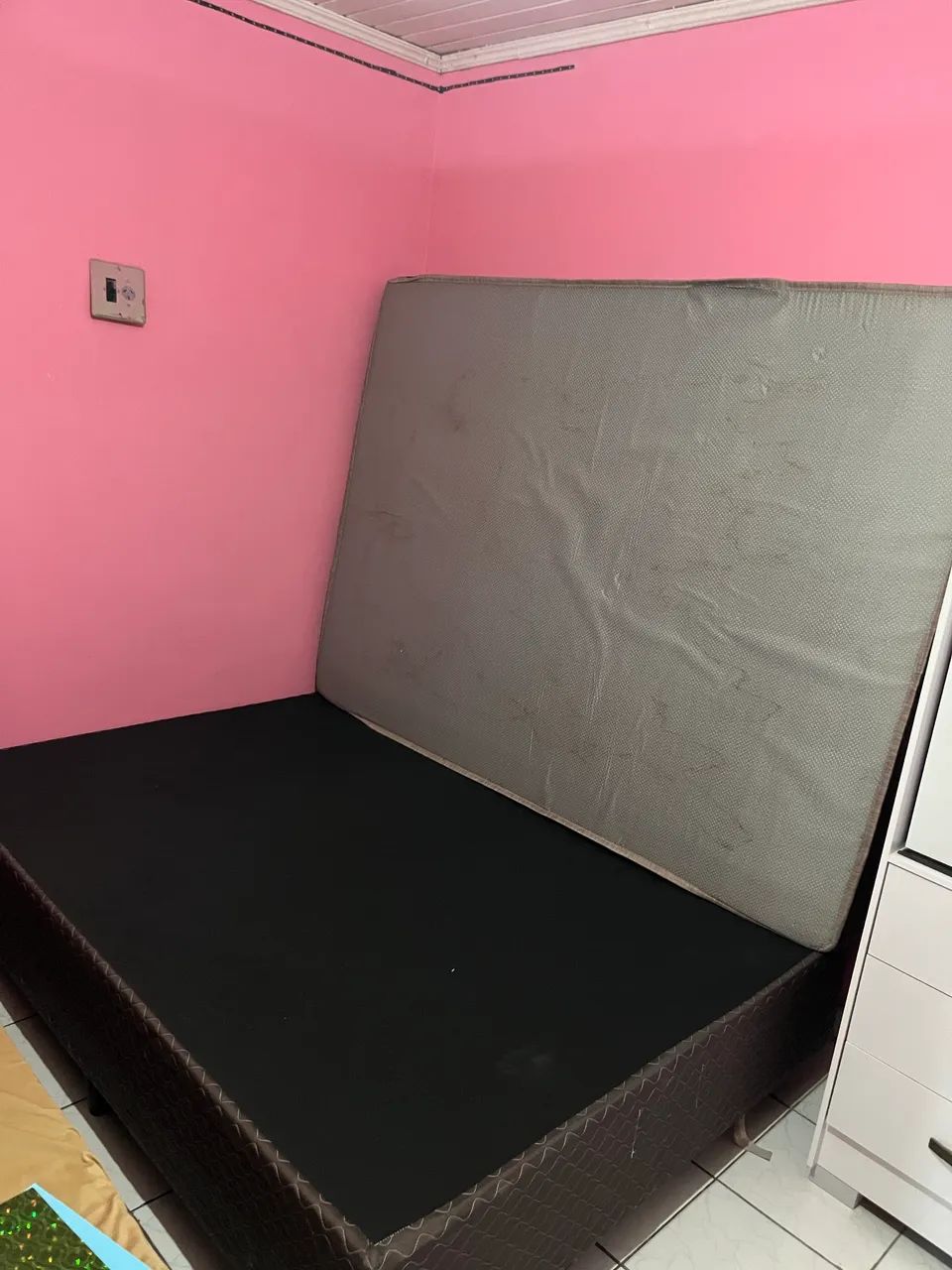 Vende-se Cama e Guarda Roupa Semi Novo - Foto 2