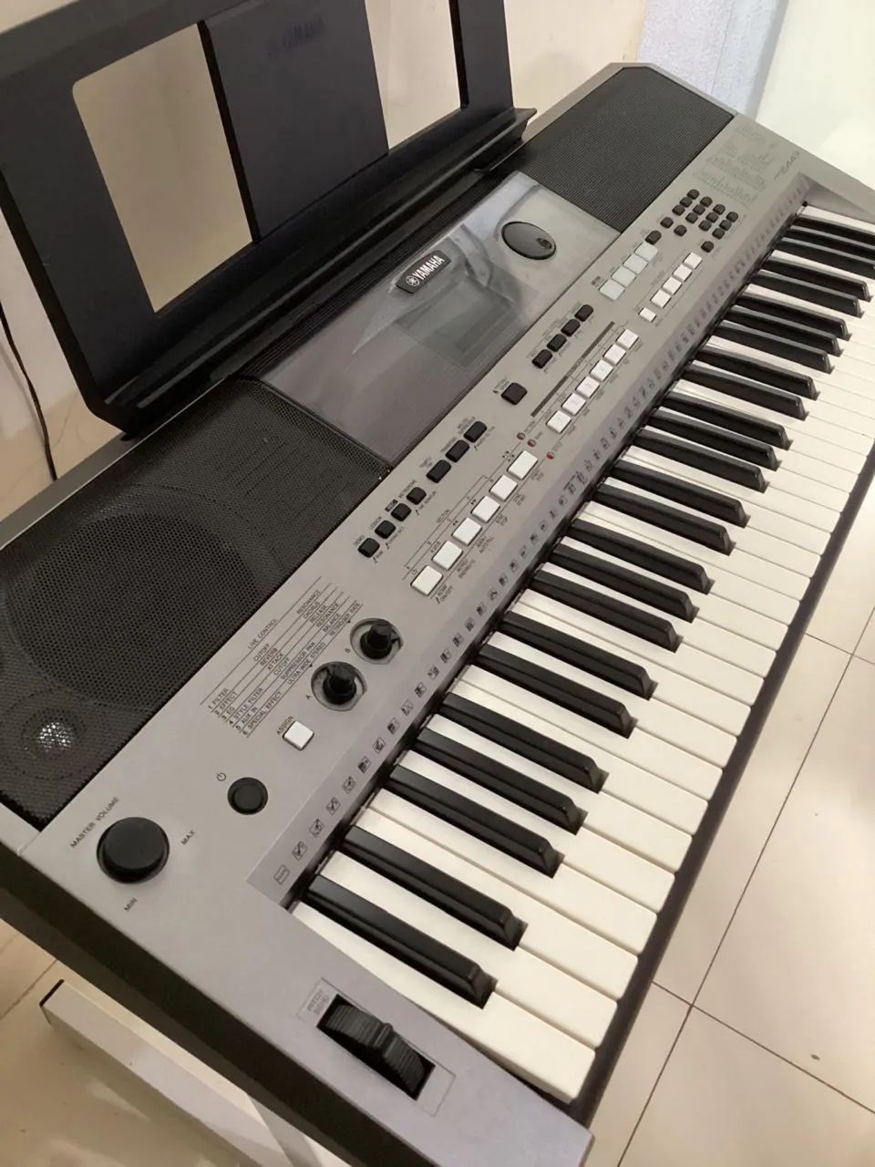 Teclado YAMAHA PSR E443 (PEGA PEN DRIVER) - Foto 4