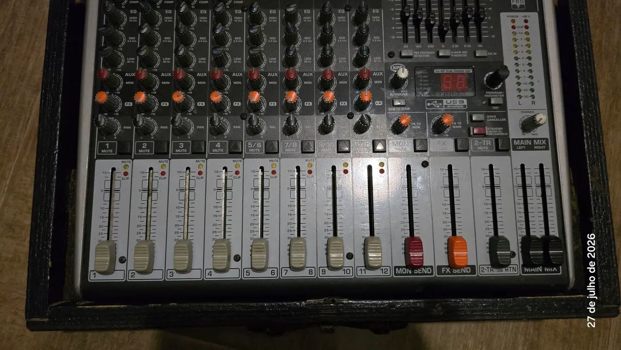 Mesa Behringer Xenyx X1222USB - Foto 4