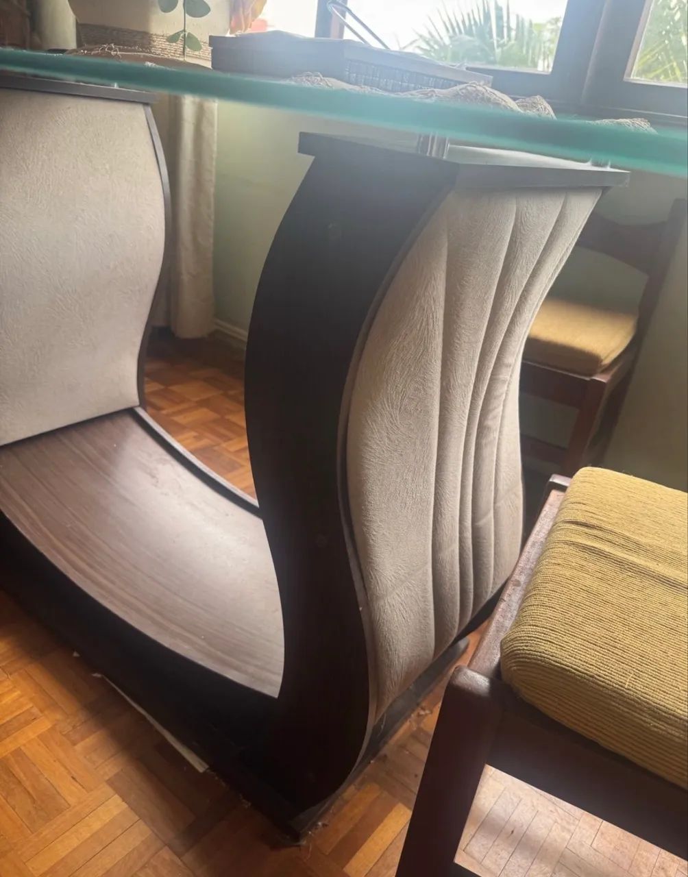 Mesa de jantar  de vidro 190x90  + aparador 120x60