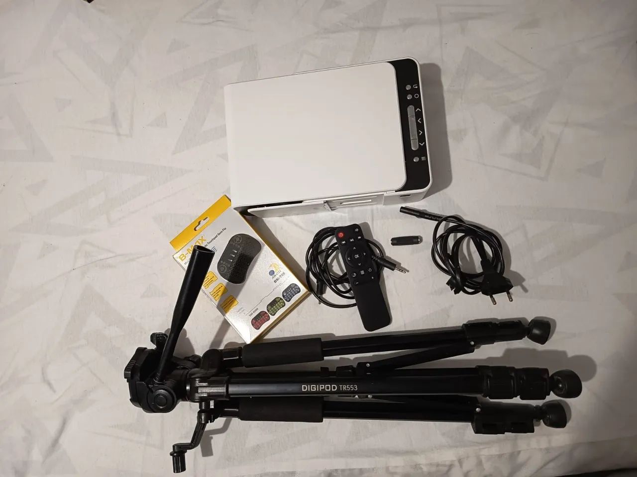 Projetor Mini e tripé  - Foto 2